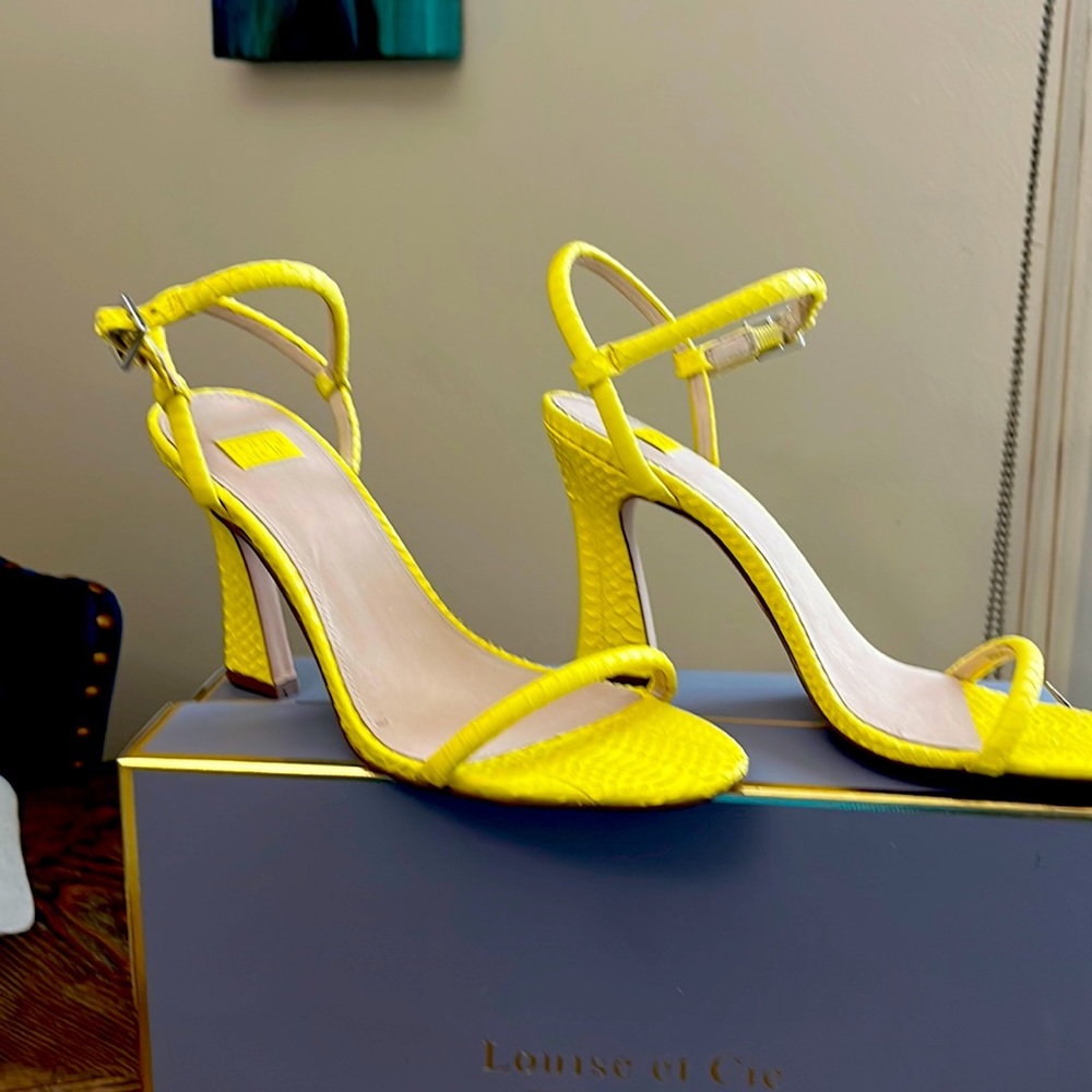 Selling my Vince Camuto brand new yellow Sandals